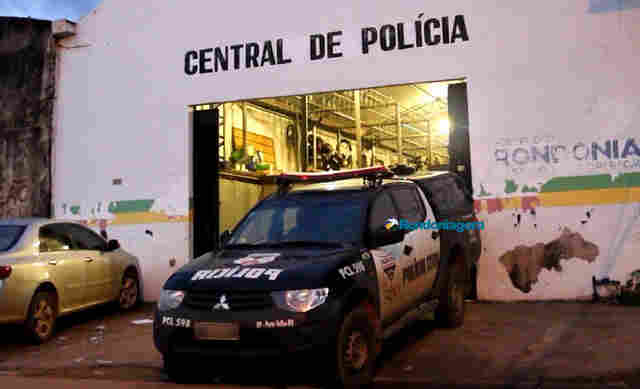 Homem agride esposa grávida com socos e chutes; PM usa bala de borracha para controlá-lo