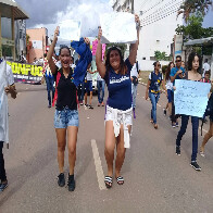 Alunos saem às ruas em apoio à greve na Educação