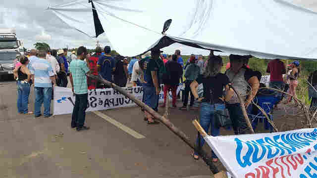 Nem vice-governador consegue liberar a BR-364 e manifestantes seguem com bloqueio