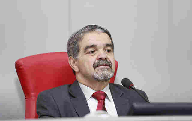 Deputado Aélcio da TV propõe homenagem a Escola 4 de Janeiro