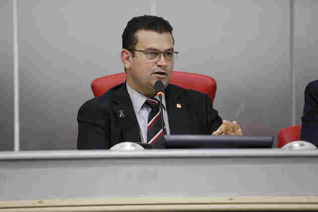 Deputado Ezequiel Junior pede afastamento da ALE por 30 dias