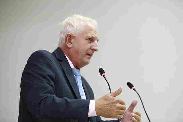 Airton Gurgacz propõe lei que torna obrigatório lixeiras seletivas em escolas públicas e privadas