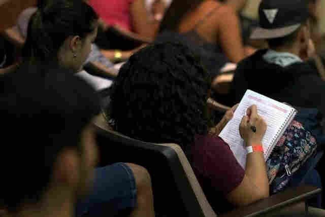 Prazo para solicitar isenção da taxa de inscrição do Enem começa na segunda-feira
