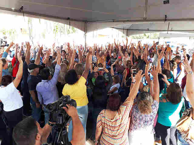 Trabalhadores em educação aprovam proposta do Governo e encerram greve