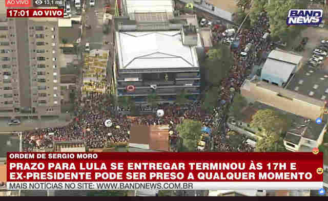 Acaba o prazo de Lula para se entregar; Siga ao vivo de São Paulo pela BandNews