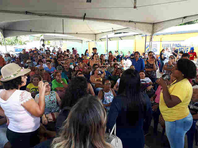Trabalhadores em educação conquistam reposição de 10,06% para professores e de 15,07% a técnicos