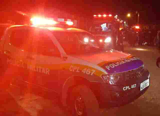 Homem é morto a facadas por mulher em bar na Capital