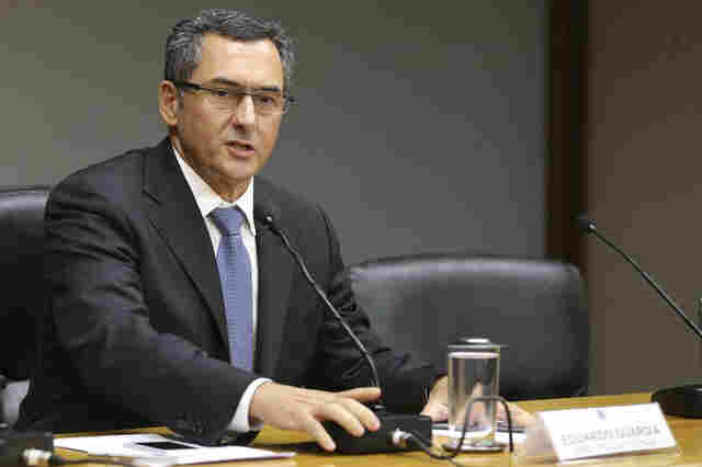 Governo propõe salário mínimo de R$ 1.002 para o próximo ano