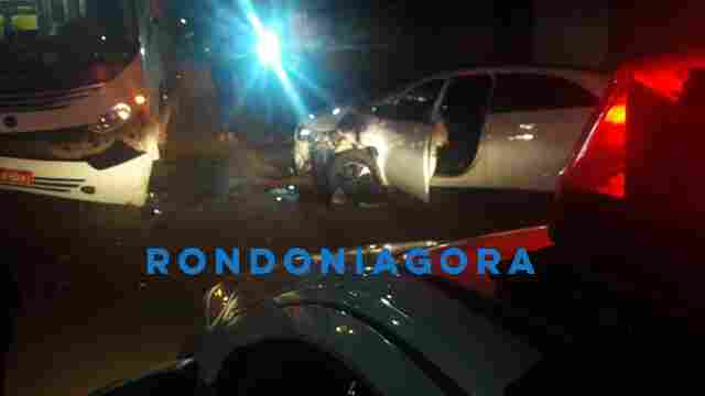 Mulher desvia de buracos e causa grave acidente em Porto Velho