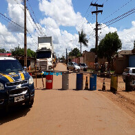 Moradores bloqueiam Estrada do Belmont em Porto Velho
