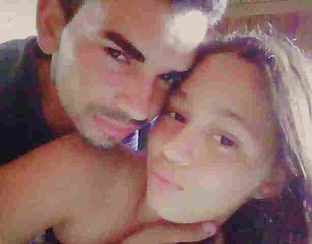 Adolescente é morta a facadas pelo ex-marido em escola pública