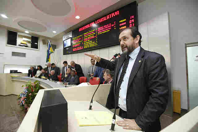 Laerte Gomes sugere parceria entre governo e prefeitura para recuperação de ruas em União Bandeirantes