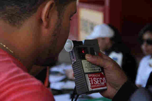 Foragido e PM são presos na Operação Lei Seca