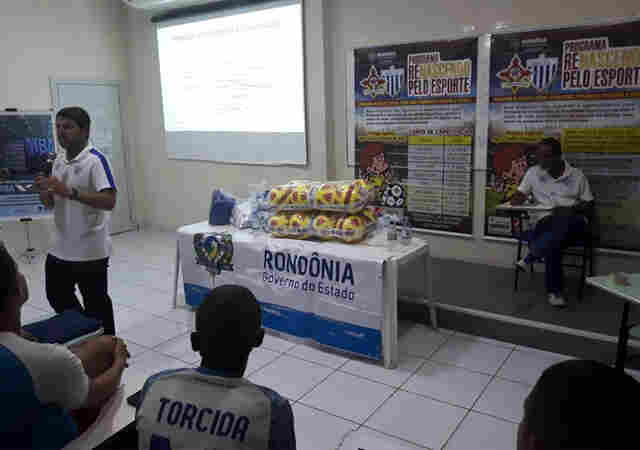 Reeducandos de Porto Velho confeccionam materiais para o Projeto Renascendo pelo Esporte