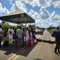 Grupo mantém bloqueio na BR-421 em Monte Negro