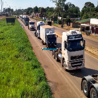 Caminhoneiros fazem nova carreata na BR-364 entre Candeias e Porto Velho; vídeo