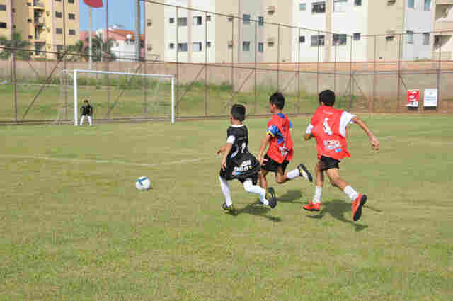 Alunos do programa Talentos do Futuro, da Semes, participam de peneira do Flamengo