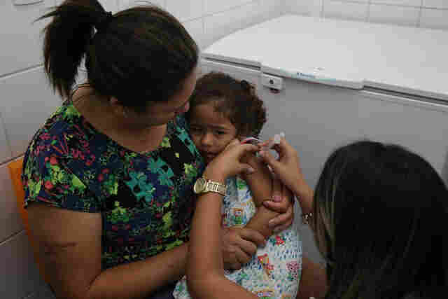 Municípios com estoque de vacina contra gripe devem ampliar imunização