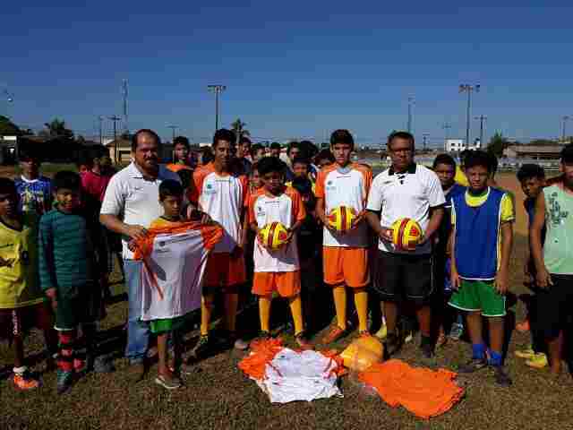 Com quase 60 escolinhas de futebol, projeto Renascendo pelo Esporte é financiado por penas pecuniárias