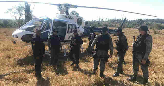 PM realiza operação e retira cerca de 60 invasores de fazenda