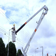 Emdur implanta postes e recupera pontos de iluminação em Nova Califórnia e Jaci-Paraná