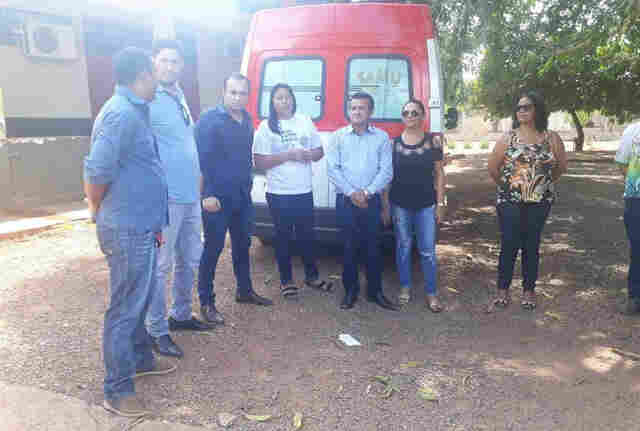 Secretaria de Saúde entrega ambulâncias em distritos da Capital