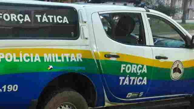 Bando armado invade casa, rouba caminhonete e foge deixando vítimas amarradas