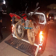 Polícia recupera motocicletas roubadas e sem placa como menor e comparsa