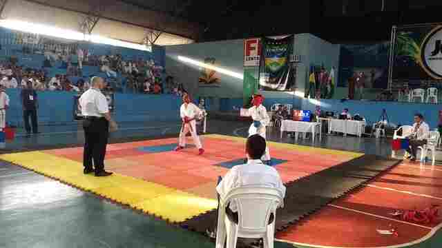 Joer é encerrado com lutas de karatê, em Vilhena