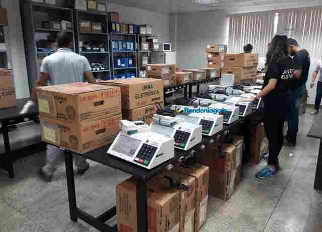 TRE de Rondônia continua preparação das urnas eletrônicas para votação no próximo domingo