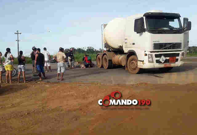 Motociclista morre ao colidir em carreta na BR-364