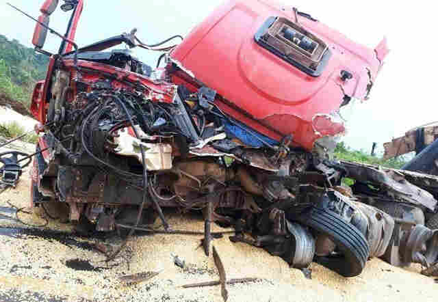 Morador de Porto Velho morre após colisão entre carretas na BR-364, em Vilhena