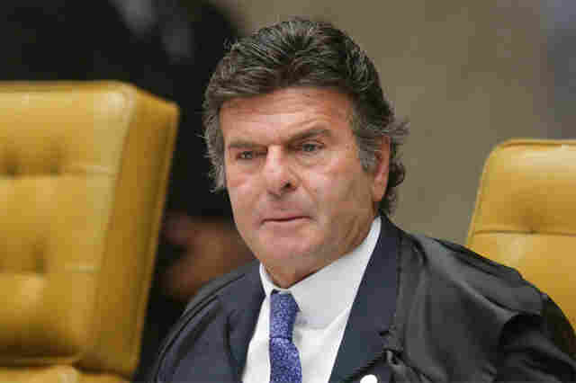 Temer sanciona reajuste dos ministros do STF; Fux revoga auxílio-moradia para juízes