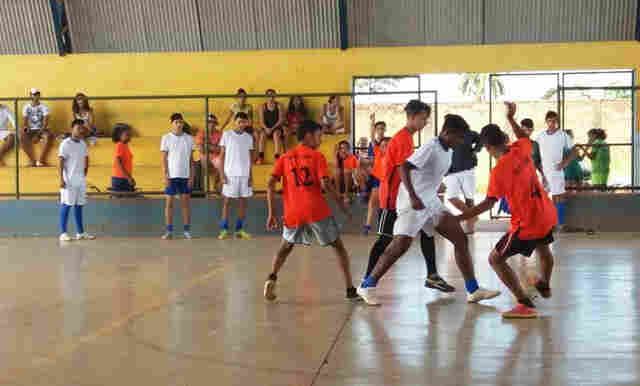 Semes encerra atividades nas escolinhas de iniciação esportiva e realiza Rua de Lazer na Praça CEU