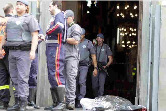 Vídeo: Imagens da igreja mostram atirador matando fiéis