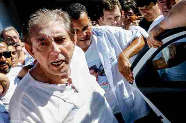 Acusado de abusos sexuais, médium João de Deus se entrega à polícia em Goiás