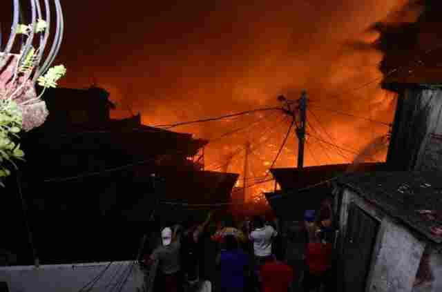 Vídeo: Incêndio destrói 600 casas em Manaus