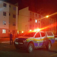 Adolescente é esfaqueado na perna ao defender a mãe atacada por vizinha no Orgulho do Madeira
