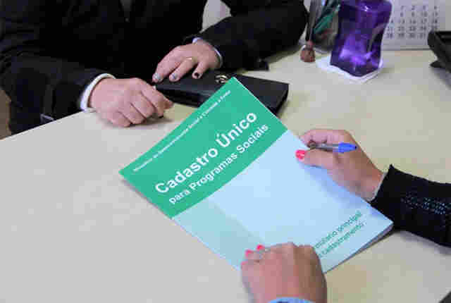 Famílias devem atualizar o CadÚnico até sexta-feira em Ji-Paraná