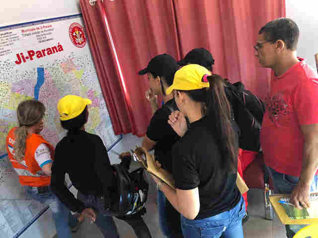 Famílias que vivem em área de risco de enchentes são cadastradas em Ji-Paraná