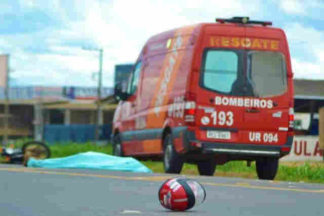 Motociclista de 75 anos morre em acidente com carro na BR-364