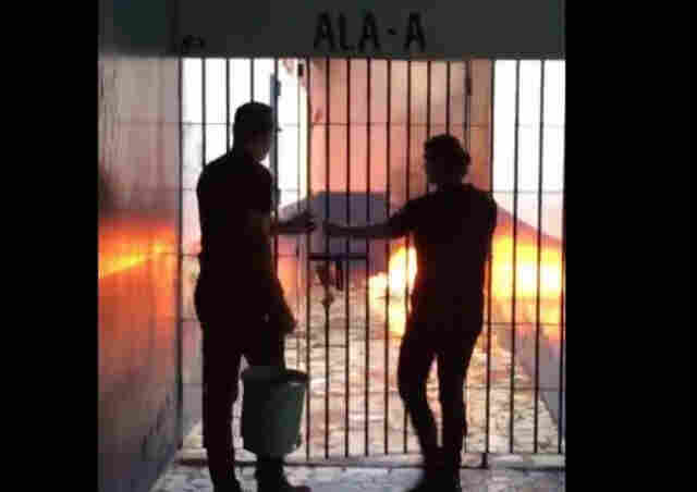 Apenadas incendeiam colchões em Vilhena durante protesto por visitas