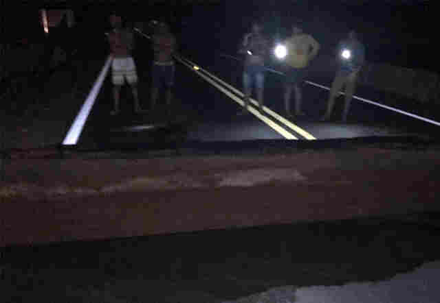 Trecho da BR-364 em Ariquemes cede e rodovia é interditada totalmente