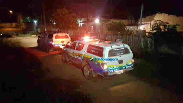 Homem escapa da morte após ter o carro atingido por tiro