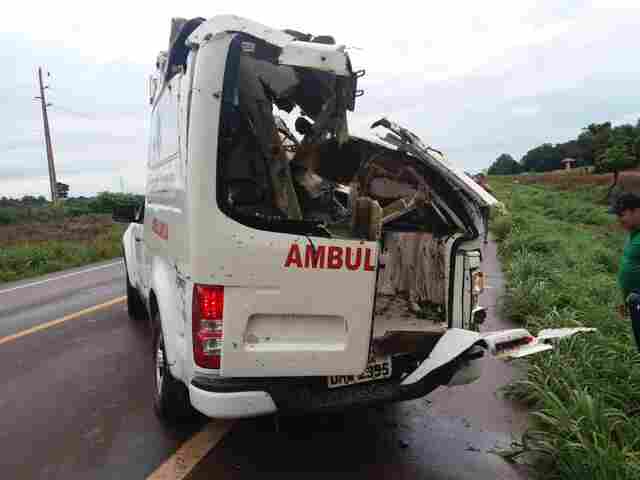 Paciente com AVC morre após capotamento de ambulância na BR-364