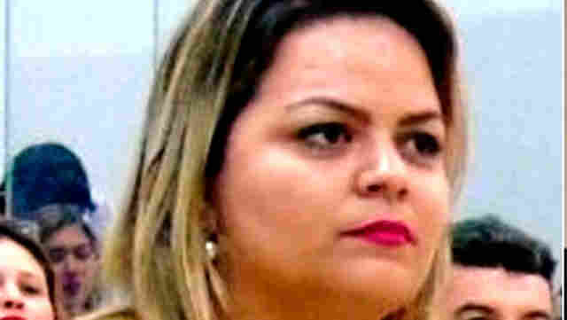 Condenada por chamar professora de "quenga", Ada Dantas ataca secretária e exige reforma de ginásio que é do Estado