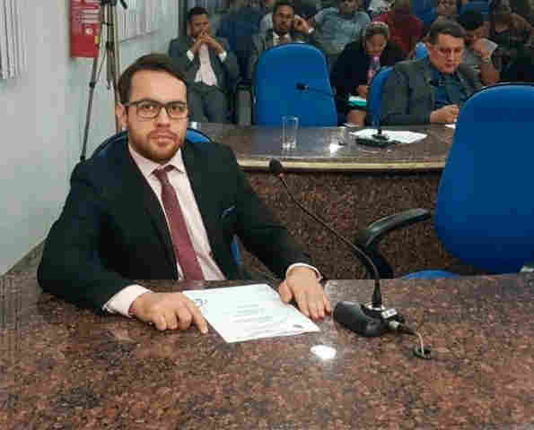 Márcio Oliveira é atendido e campo de futebol do Mariana recebe roçagem e limpeza