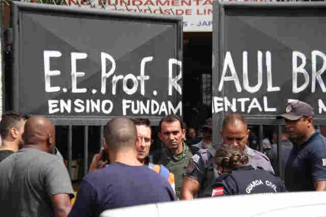 Adolescentes usaram revólver e arma medieval durante ataque em escola; Número de mortos subiu para 10