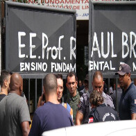 Adolescentes usaram revólver e arma medieval durante ataque em escola; Número de mortos subiu para 10