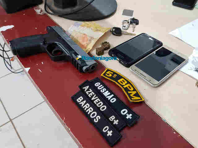 Adolescentes suspeitos de roubos de motos são apreendidos com simulacro de pistola e droga
